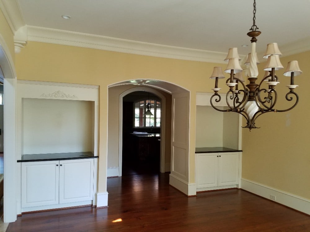 Dining Room We services Raleigh, Durham, Chapel Hill, Wake Forest, Brier Creek, Hillsbourough, Pittsboro, Rolesville with Sherwin Williams, Ben Moore paints for Interior, Exterior, cabinets, Decks,