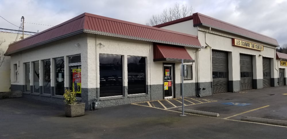 Les Schwabe Tire Center Front Entrance and Bay Doors