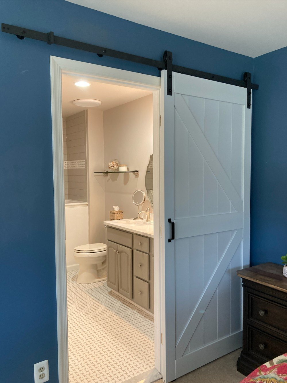 Bedroom, Accent Wall, Vibrant Pain, Bathroom, Sherwin-Williams, Delaware Painting, Residential Painting, Interior Painting, Color Consultation, Color Consultant, Remodeling, Expert Painting, Middletown