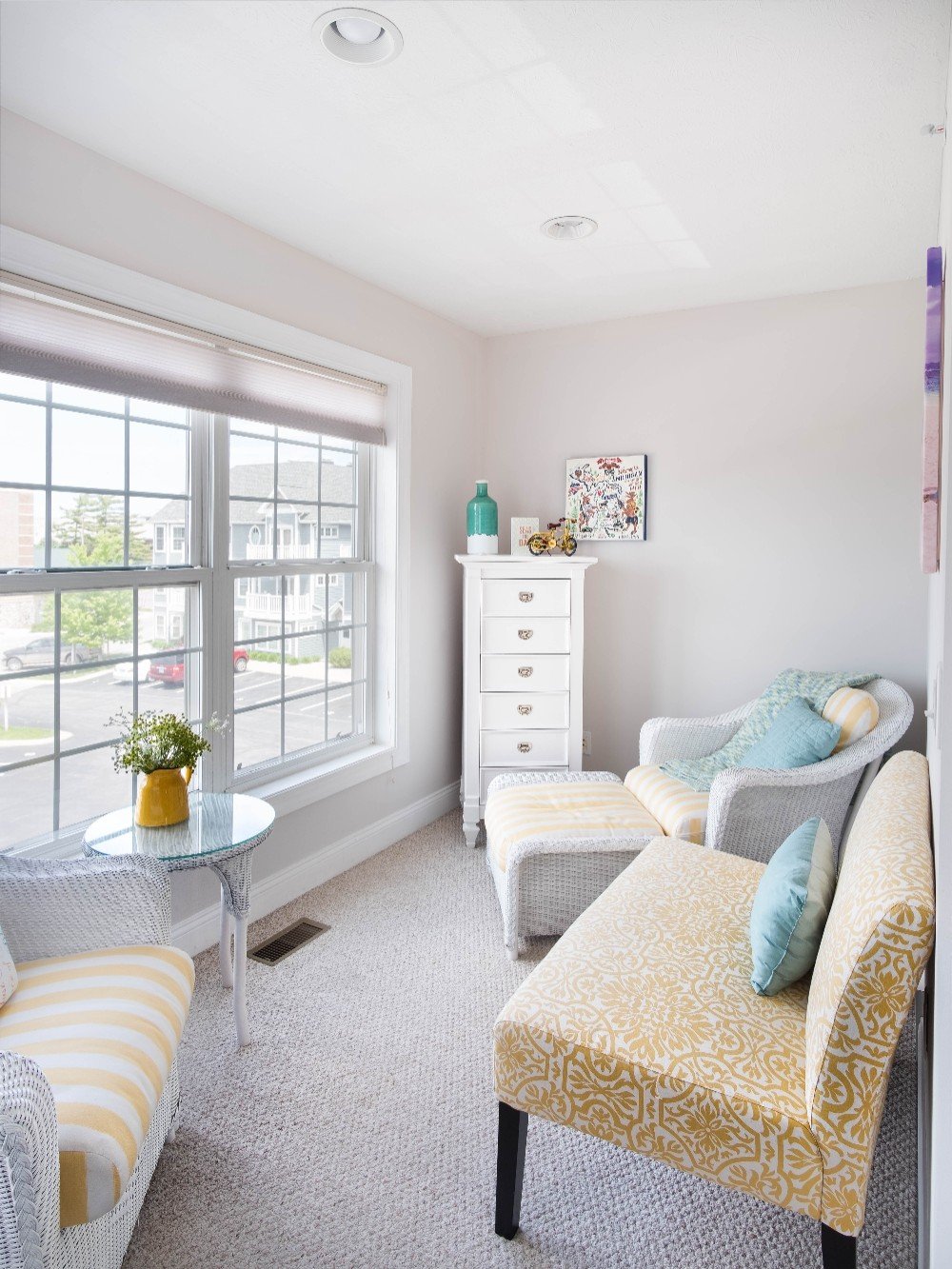 Elegantly painted sitting room featuring meticulously painted walls and trim, showcasing the impeccable workmanship of our residential painting services in Sewickley, PA