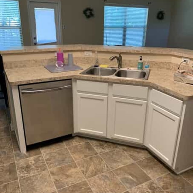 White kitchen cabinets