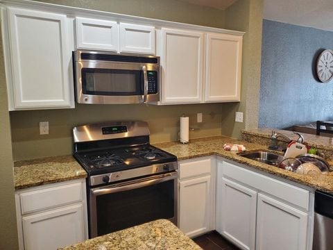 white kitchen cabinets