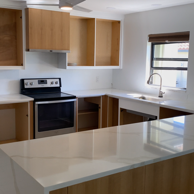 white marble kitchen island 