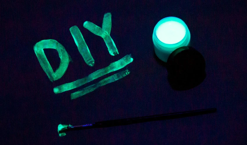 DIY GLOW IN THE DARK CLAY!!! A Really Easy Must Try DIY! Made With