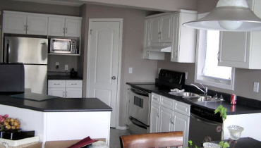 Photo of a black and white kitchen