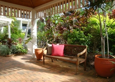 Patio Furniture Decor: Throw Pillows Patio Furniture Decor: Throw Pillows